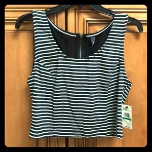 Jessica Simpson cropped top